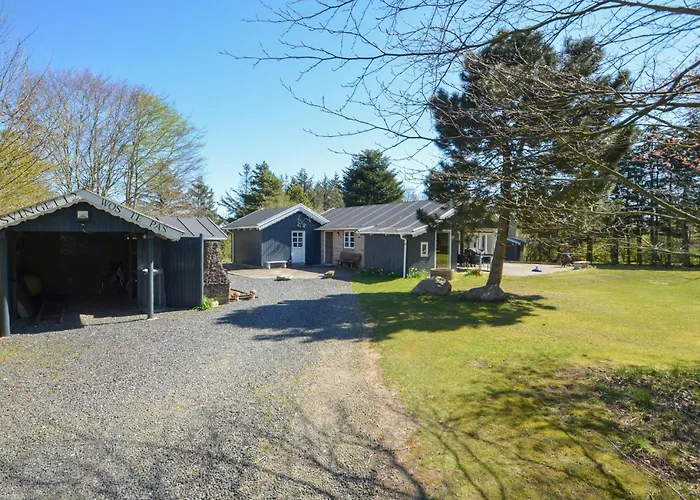 Vakantiehuis Three-bedroom In *